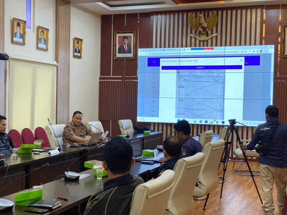 LPP SURAK Kenalkan Aplikasi Rekapitung Kepada KPU