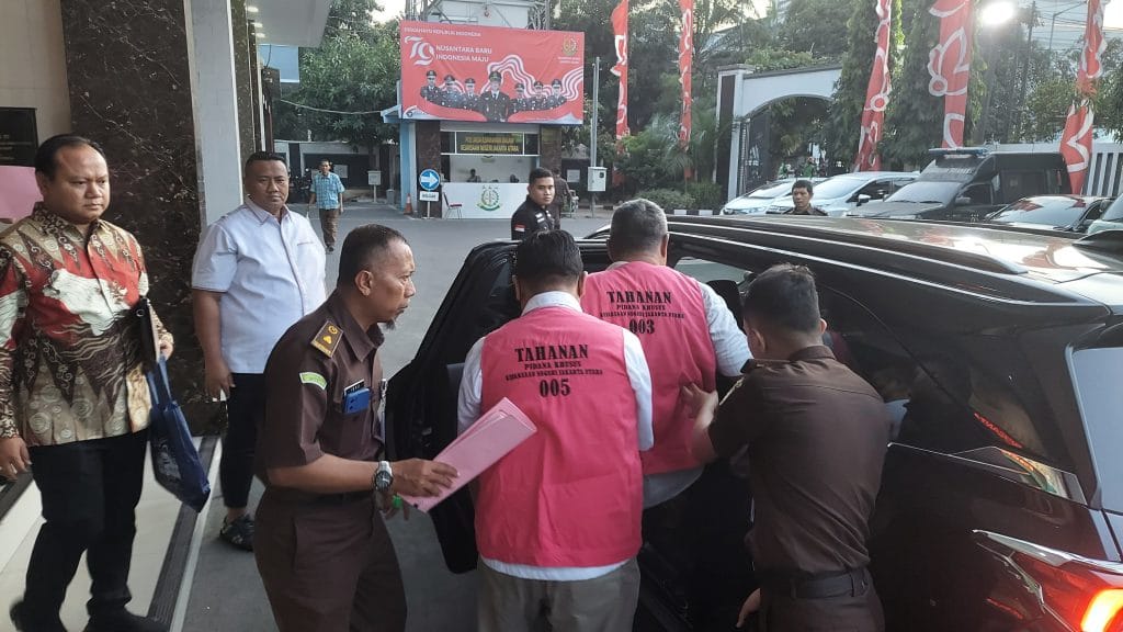 Kejari Jakut Tahan 3 Tersangka Terkait Korupsi Komoditi Bulog