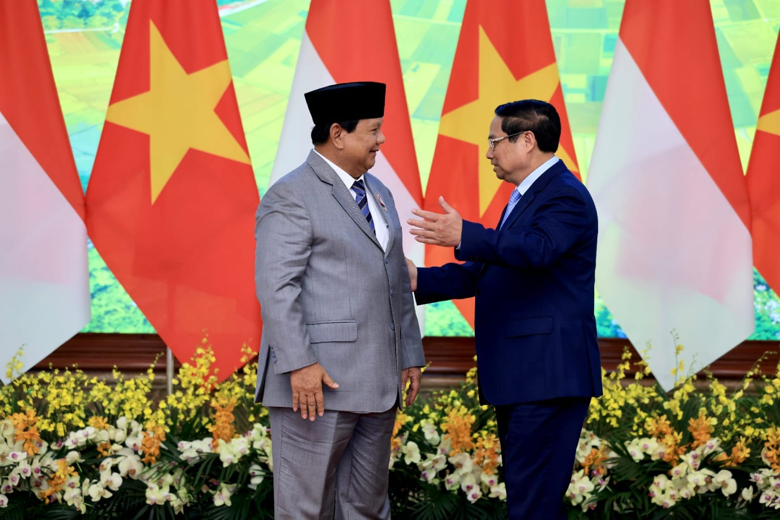 Menhan Prabowo Bertemu PM Vietnam di Akhir Kunjungan Kerja ke Vietnam -  Indo Pos News