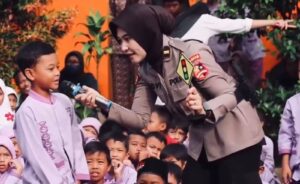 Ditsamapta Korsabhara Baharkam Polri Gelar Aksi Edukatif di SDN Cipeucang