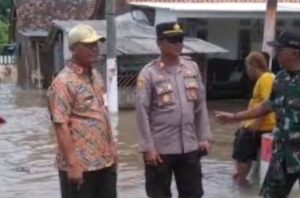 Banjir Lumajang, Polisi sigap Hadir dan Tolong Masyarakat