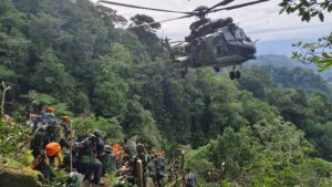 Prajurit TNI Menembus Medan dan Cuaca Ekstrem, Berhasil Temukan Seluruh Korban Pesawat ATR 42-500