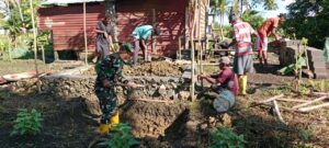 Personel Satgas TMMD ke-127 Kodim 1514 Morotai Lanjutkan Pembangunan MCK di Desa Dehegila