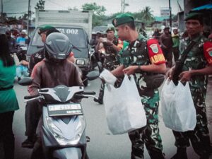 Ramadhan Berkah, Koramil Kuala Kencana dan Koramil Jila Bagikan 500 Paket Takjil