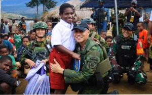 Koops TNI Habema Berbagi Kasih: Bagikan Sembako, Makan Bergizi Gratis, dan Pelayanan Kesehatan kepada Masyarakat Distrik Gome