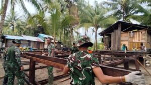 Pembangunan Rumah Terus Digenjot, Satgas TMMD Kodim 1710 Mimika Kejar Target Penyelesaian