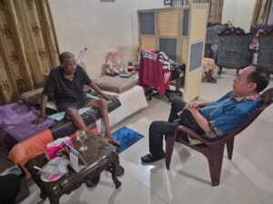 Ronny Tanuwijaya Jenguk Legenda PSMS Tumsila yang Sedang Sakit di Medan