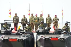 Wakil Panglima TNI dan Sejumlah Pejabat Negara Terima Warga Kehormatan dan Brevet Korps Marinir