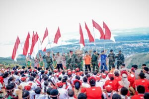 Sang Merah Putih Terbesar di Indonesia Berkibar di Puncak Gunung Cycloop, Koops TNI Habema : Gegap Gempita Damai Persatuan dari Tanah Cenderawasih