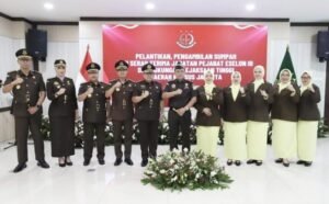 Lantik Lima Pejabat Eselon III. Kajati Jakarta Dr Sutikno Ajak Jajaranya Tunjukan Kinerja Profesional dan Berintegritas