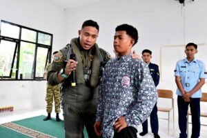Dari Rasa Ingin Tahu Hingga Cita-Cita, Lanud Sjamsudin Noor Dekatkan Dunia TNI AU Dengan Siswa SRMP 20 Budi Luhur