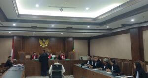 Sidang Perdana, Paulus Didakwa Pasal berlapis, Pengancaman dan Pemerasan