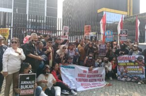 Ratusan Jurnalis Desak PERADI Tindak Tegas Iki Dulagin