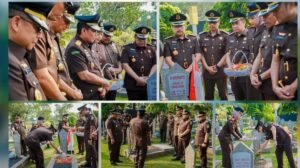 Kajari Jakpus Ikuti Upacara, Ziarah dan Tabur Bunga di TMP Kalibata