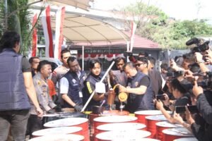 Polres Metro Jakbar Bongkar Pabrik Produksi dan Peredaran Oli Palsu, dan Menangkap Tiga Tersangka