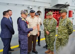 Wakil Panglima TNI Dampingi Menhan Sambut Kedatangan ITS Giuseppe Garibaldi