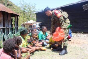 HUT Ke-81 TNI Tahun 2026, Kodim 1714 Puncak Jaya Berbagi Kasih Bersama Masyarakat Kampung Kulok Enggame