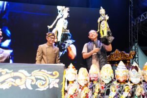 Panglima TNI Hadiri Pagelaran Wayang Golek Ki Dalang Anom Kiki Mardani di Pangandaran