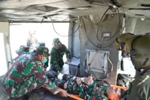 TNI Asah Kemampuan Evakuasi Medis Udara dengan Helikopter Bell 412 dalam Latgabma Keris Woomera 2026