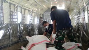 Dukung Mitigasi Karhutla Kalimantan, Lanud Sjamsudin Noor Kerahkan Pesawat NC-212 Misi Modifikasi Cuaca