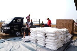Dukung OMC Karhutla, TNI Terbangkan Total 9,5 Ton Bahan Semai dari Posko Halim