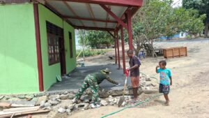 Bersama Rakyat Membangun Harapan, Satgas TMMD ke-130 Kerjakan Teras Rumah Warga